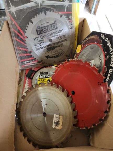 Craftsman table saw with extra blades and attachments