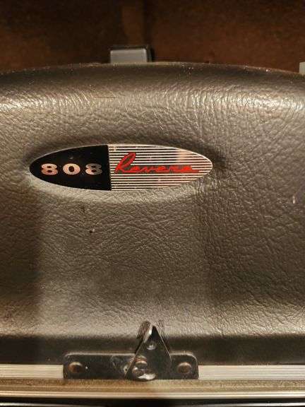 Slide projector