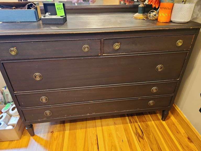 Dresser no contents on top