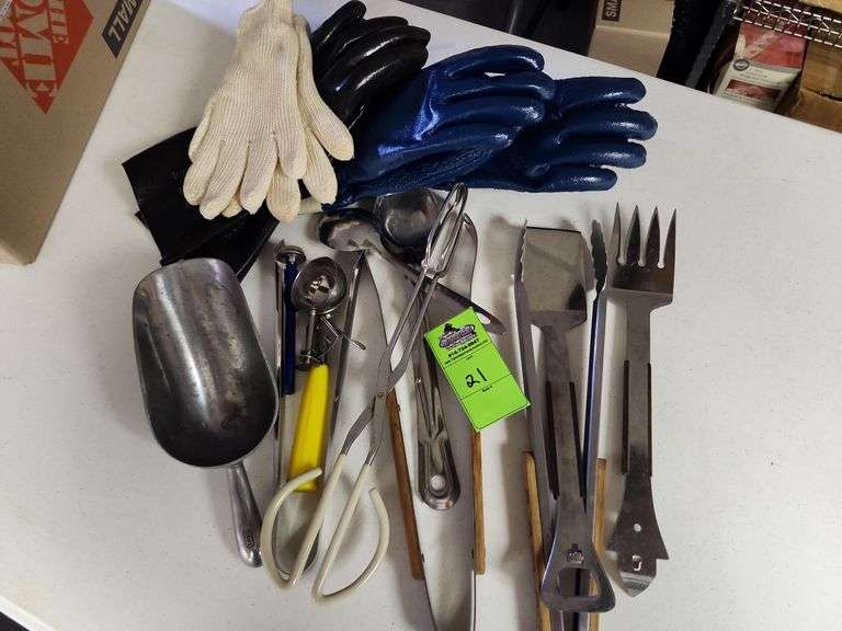 Barbecue utensils