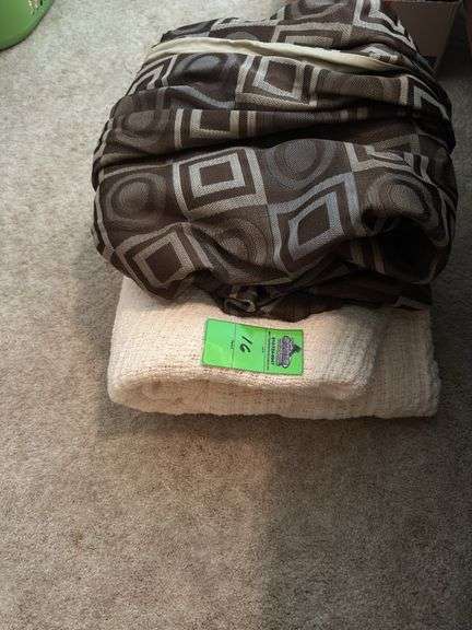 Queen size bedspread, and queen size cotton blanket