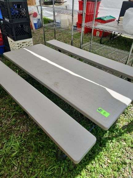 Picnic table