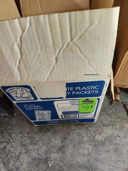 Box of cutlery packets