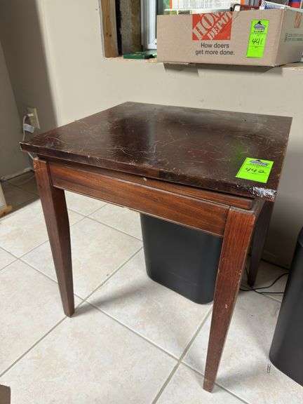 Wooden table with rotating top ￼