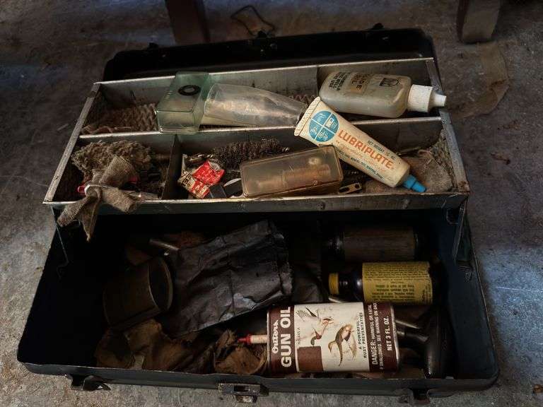 Gun cleaning box