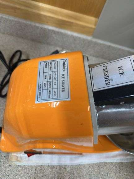 Electric ice shaver ￼