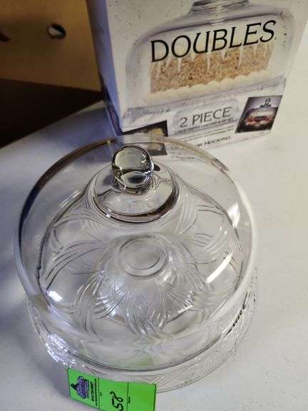 Two-piece footed cake and chip/dip set