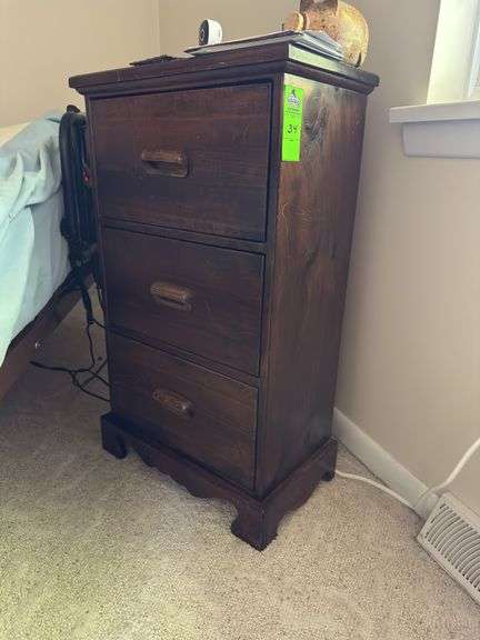 Small chest of drawers no contents