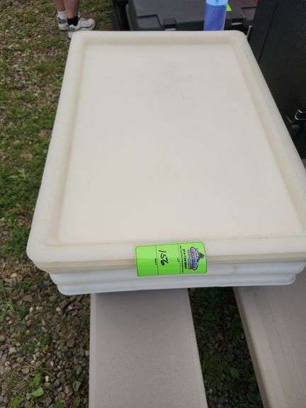 Bus tub with lids