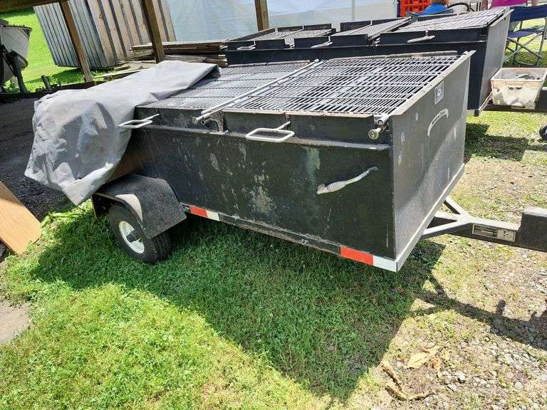 Barbecue chicken cookers trailer Cook 100 chicken halfs. With cover
