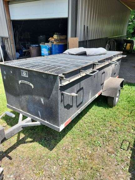 Barbecue chicken cookers trailer Cook 100 chicken halfs. With cover