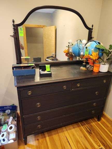 Dresser no contents on top
