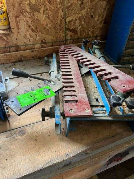 Woodworking bench