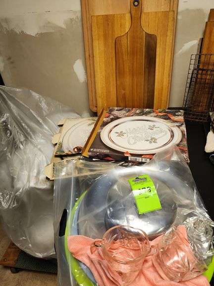 Miscellaneous trays and cutting boards