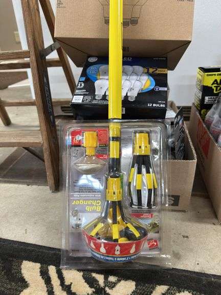 Lightbulbs and Long bulb changer
