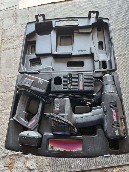 Craftsman drill and light Like New in case