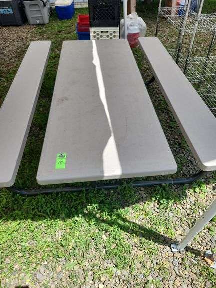 Picnic table