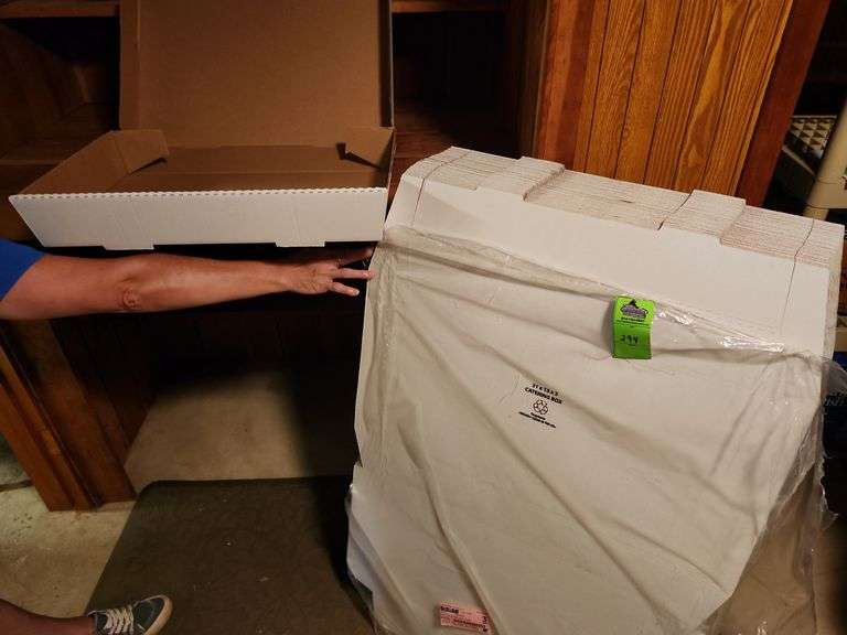 Cardboard box for foil pans