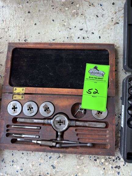 Tap and die set