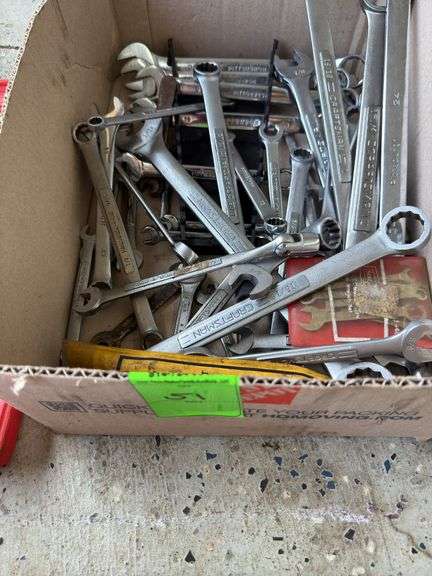 Assorted wrenches