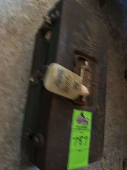 Gun cleaning box
