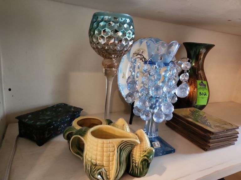 Table knick knacks