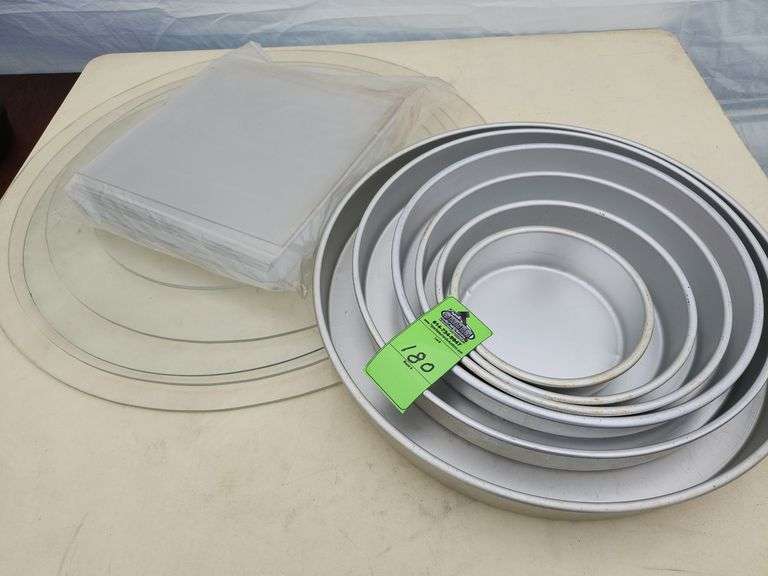 Cake pans image