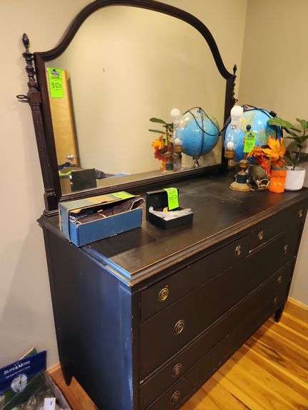 Dresser no contents on top