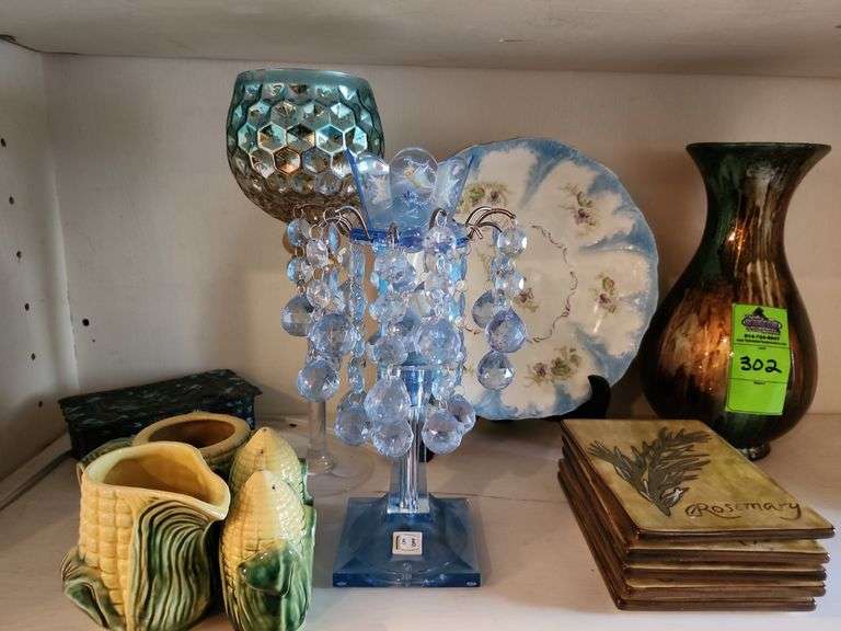 Table knick knacks