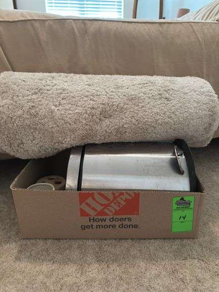 Bathroom, rugs, bathroom garbage can ,ceramic cup and toothbrush holder