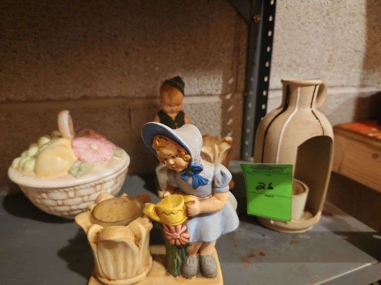 Statues candle holders