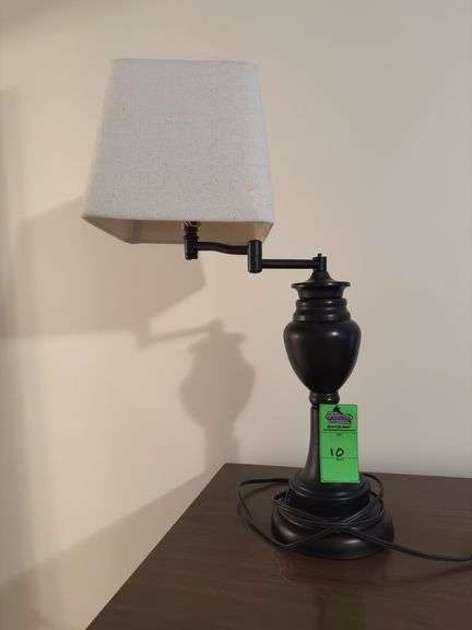 Desk lamp that swivels