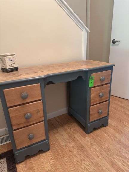 Entryway desk