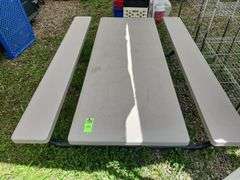 Picnic table