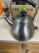 Teapot and 4 ￼cookie sheets