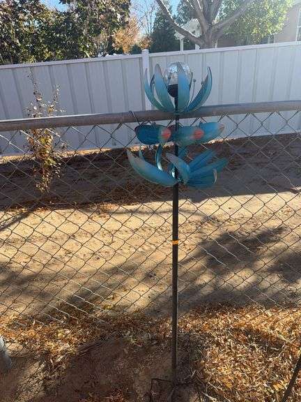 Metal yard art image