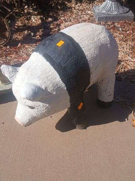 Pig stone yard decoration image