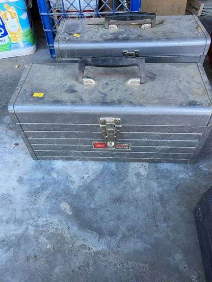Consignment: Craftsman metal toolbox, missing tray image