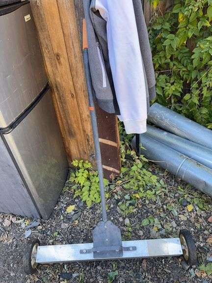 Magnetic floor sweeper image