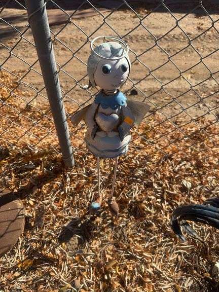 Metal yard decoration image