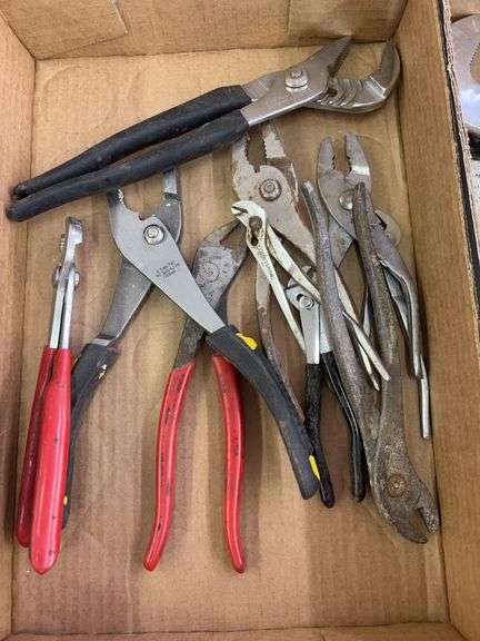 Box of Chanel locks image