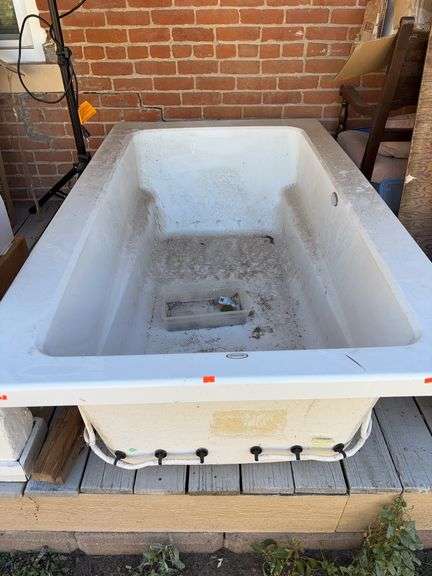 Jacuzzi tub. image