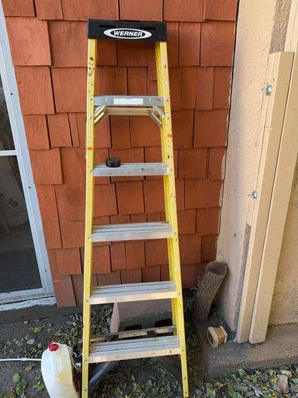 6’ step ladder image