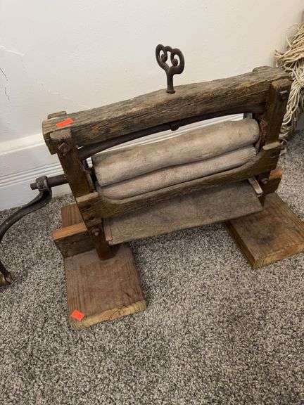 Clothes wringer image