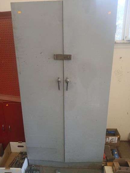 4 shelf metal cabinet. image