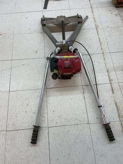 Honda GX 35 gas powered concrete vibrator image