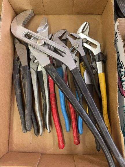 Box of Chanel locks image