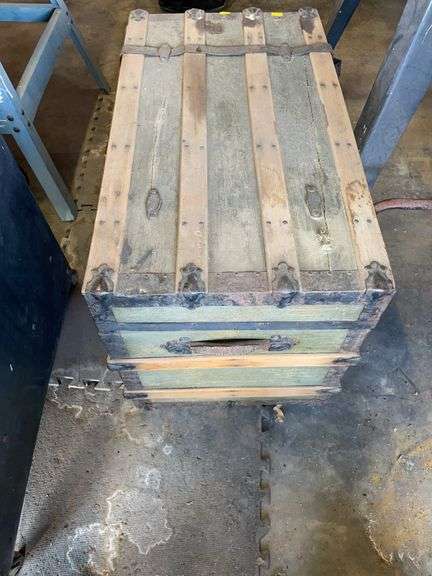Consignment: Vintage trunk image