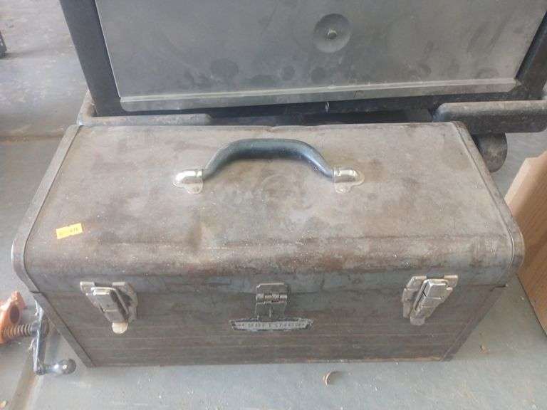 Metal toolbox image
