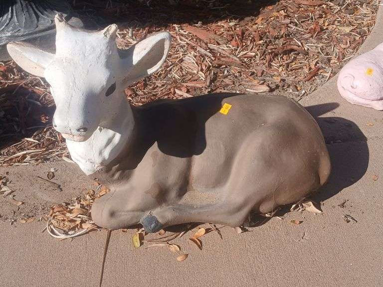 Cow  stone yard decoration image